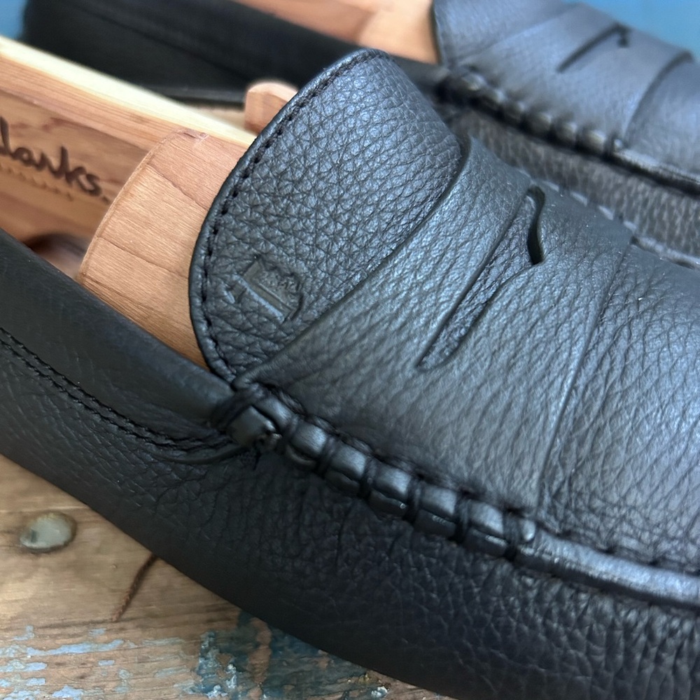TODS Driving Loafer - Picture 2 of 16